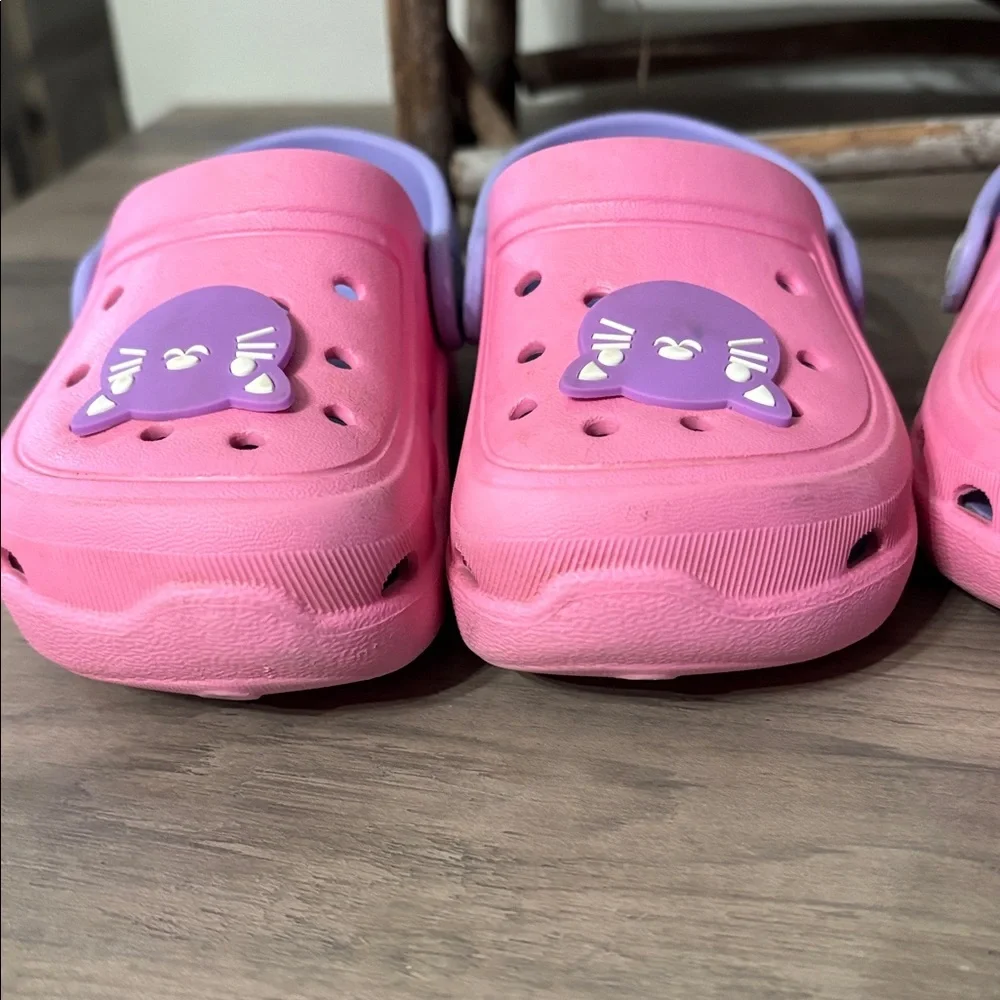 PRE OWNED Toddler Pink & Purple Clogs 150 MM CONVERTS TYPICALLY TO 7.5-8